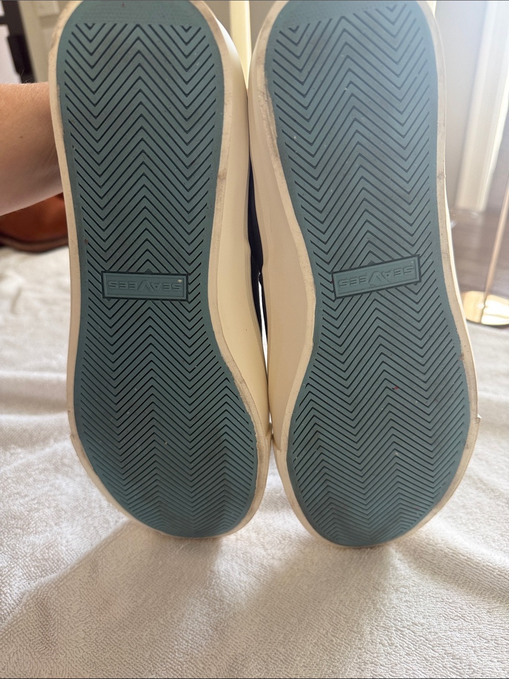 Men's Navy Canvas Low-Top seavees Sneakers with White Laces - Picture 6 of 6